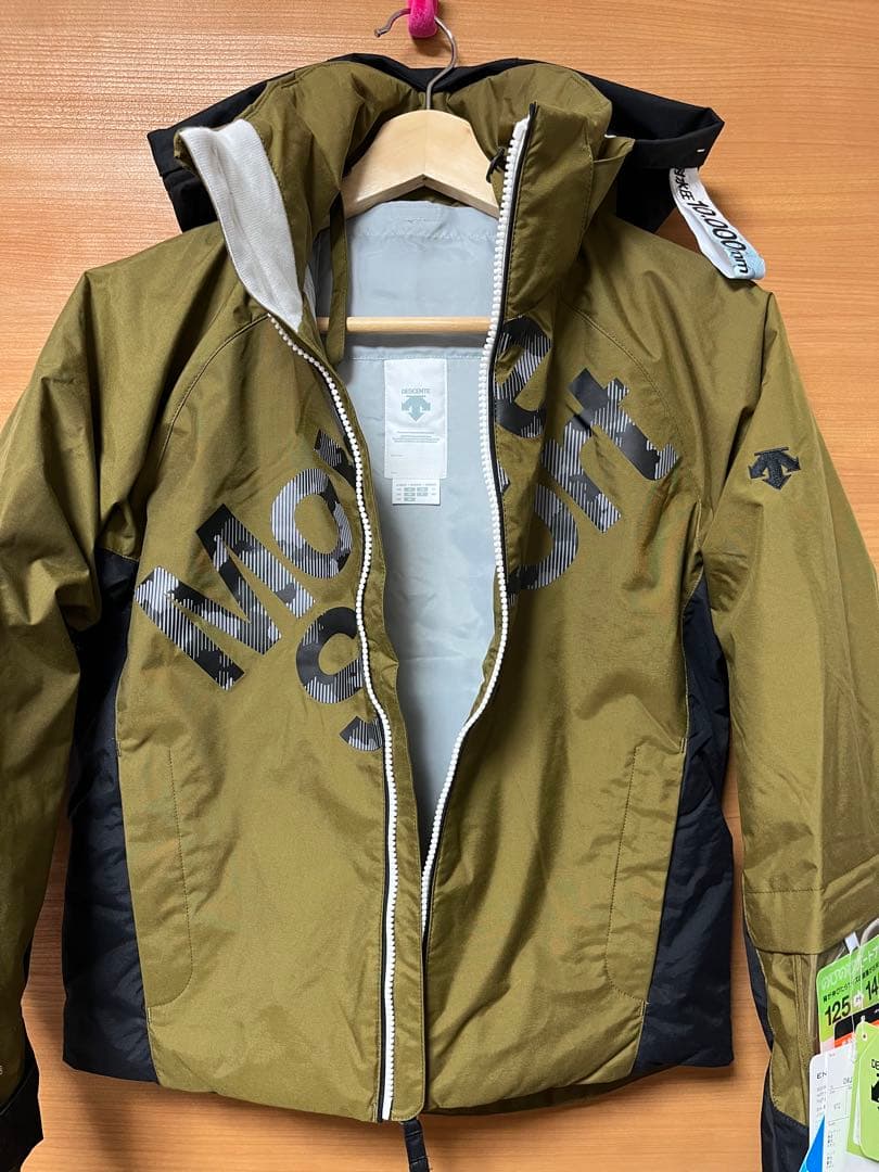 【新品未使用タグ付き】デサント ジュニア スキーウェア 上下セット140ブラウン