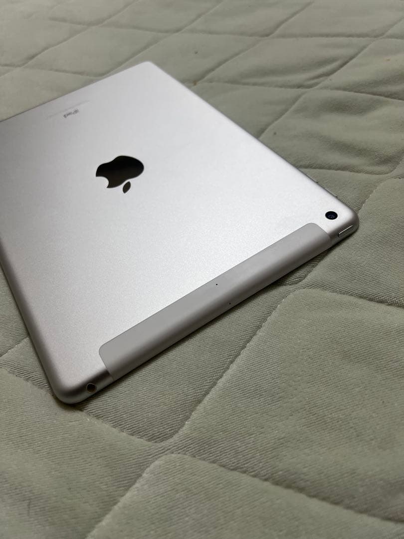 Apple iPad (第５世代) Wi-Fi + Cellular 32GB