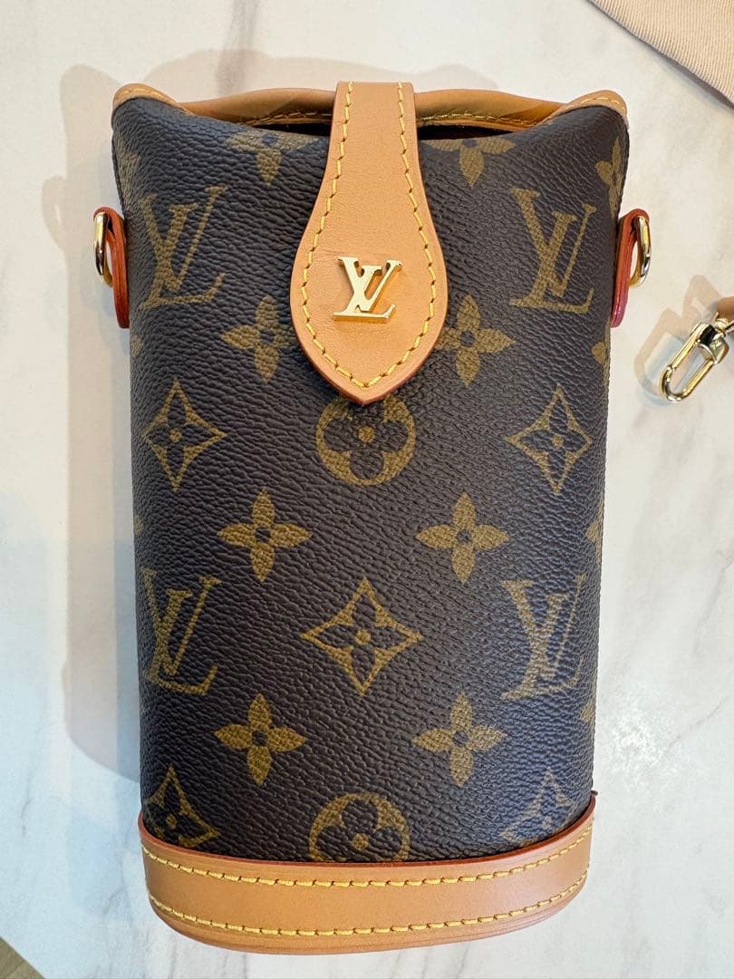 ぴーLouis Vuitton フォールドミーポーチ