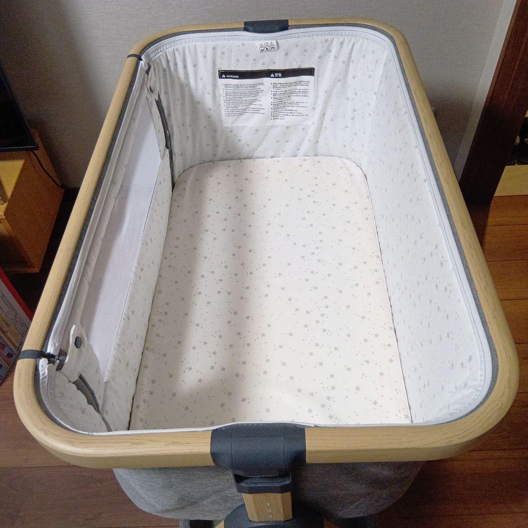 (更に、大幅値下げ)グレーの折りたたみベビーベッド