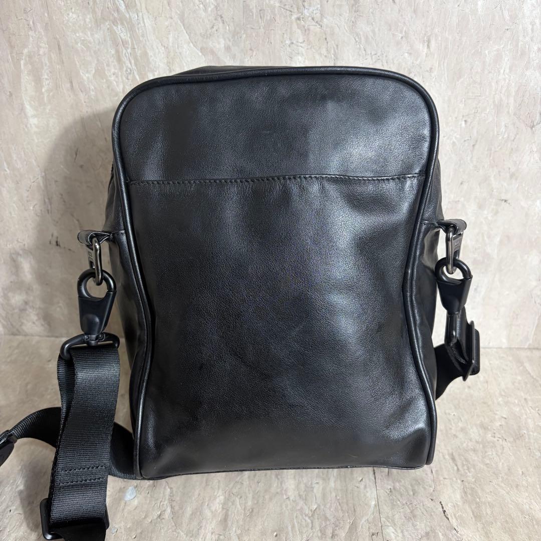 極美品 TUMI ナパレザー ショルダーバッグ 本革 92100D4 斜め掛け