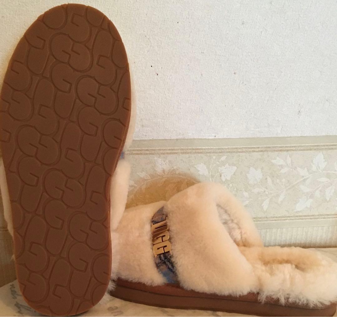 US限定！UGGアグ　スライドサンダル　シープスキン　メタルロゴ　新品
