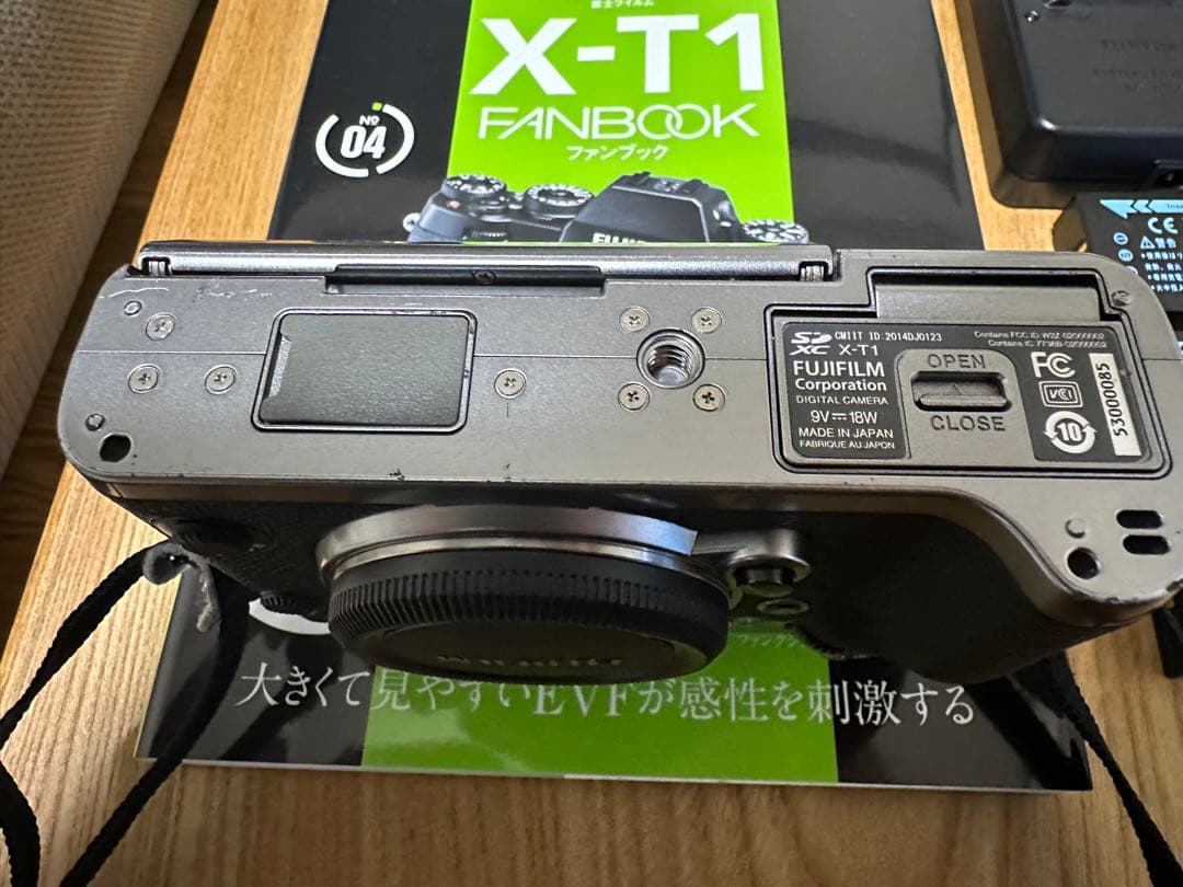 【最終値下】FUJIFILM X-T1 グラファイトシルバー ファンブック 付き