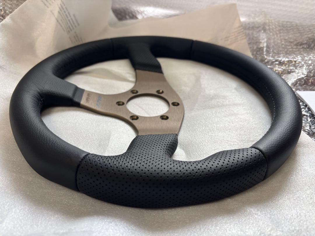 MOMO race レース 320mm