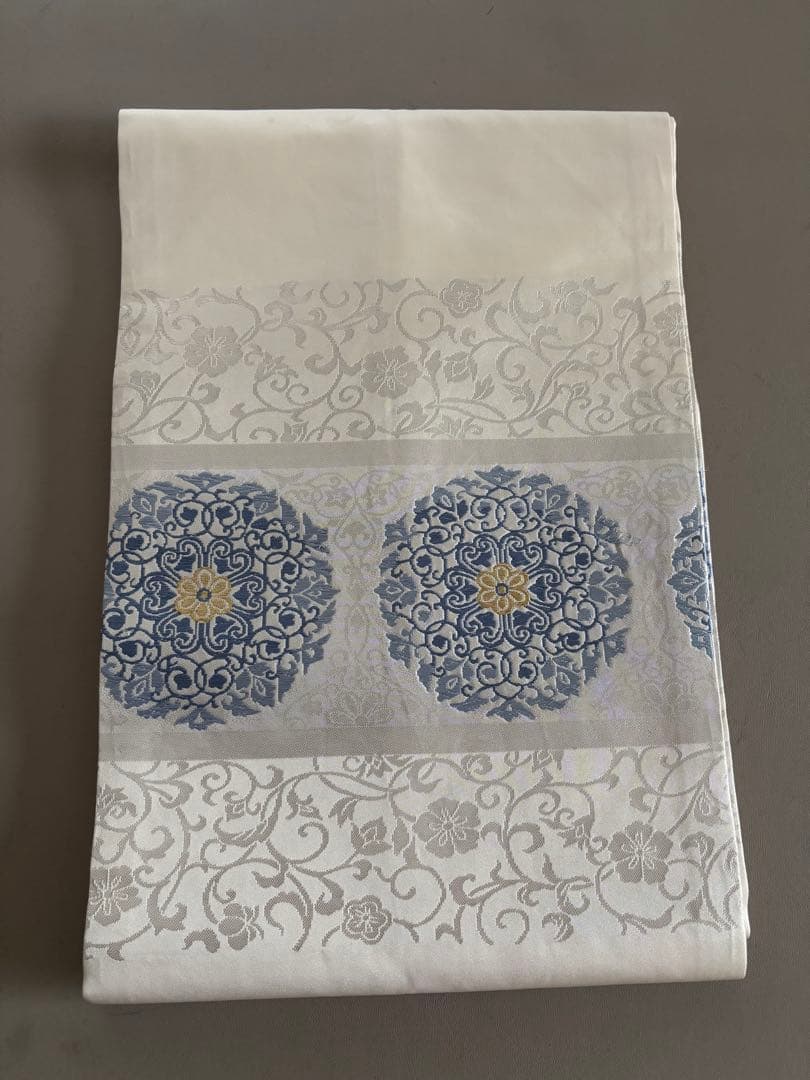 〈お楽しみ価格〉アイボリー ブルー華文 花唐草紋意匠 正絹 九寸名古屋帯 美品