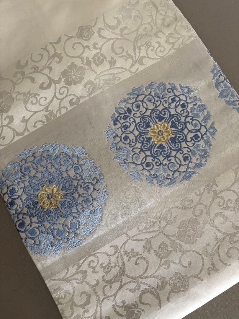 〈お楽しみ価格〉アイボリー ブルー華文 花唐草紋意匠 正絹 九寸名古屋帯 美品