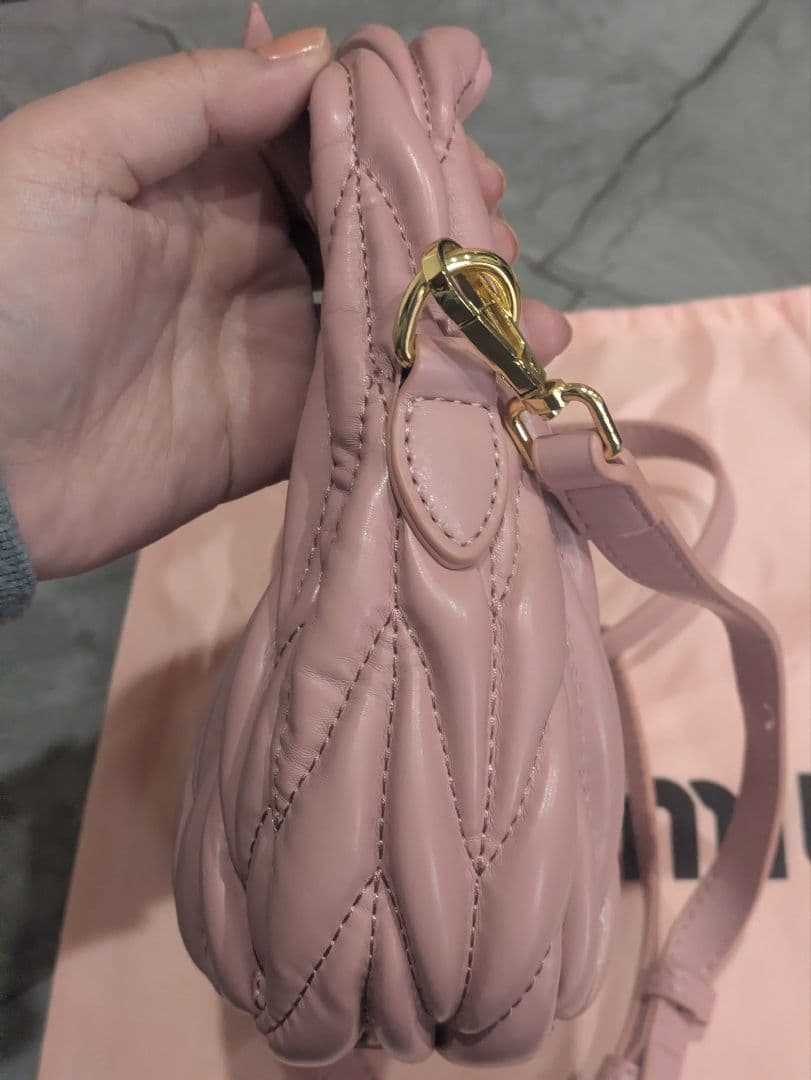 ゆMIU MIU ピンク ショルダーバッグ　非売品　ノベルティ