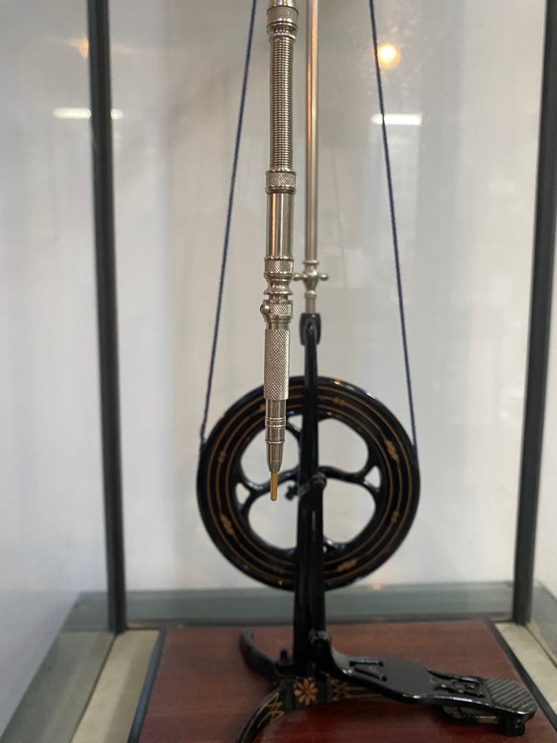 【明治〜大正】足踏み式歯科治療エンジンのレプリカ