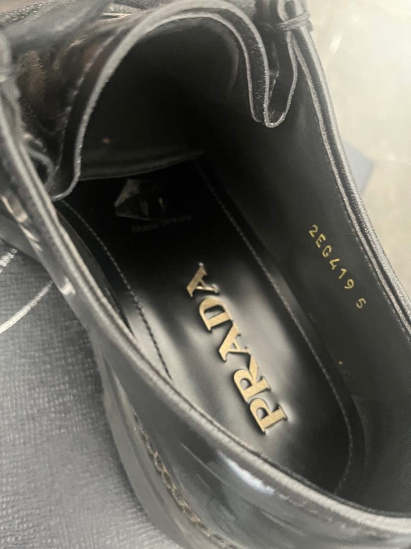 PRADA ブラッシュドレザー レースアップブーツ