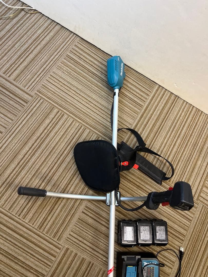 【バッテリー3個付】マキタ充電式草刈機 MUR190SDF +5枚替刃おまけ付き