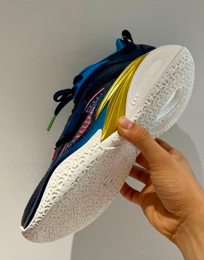 Kyrie1 バスシューズ US9.5／27cm(NBA選手着用モデル)