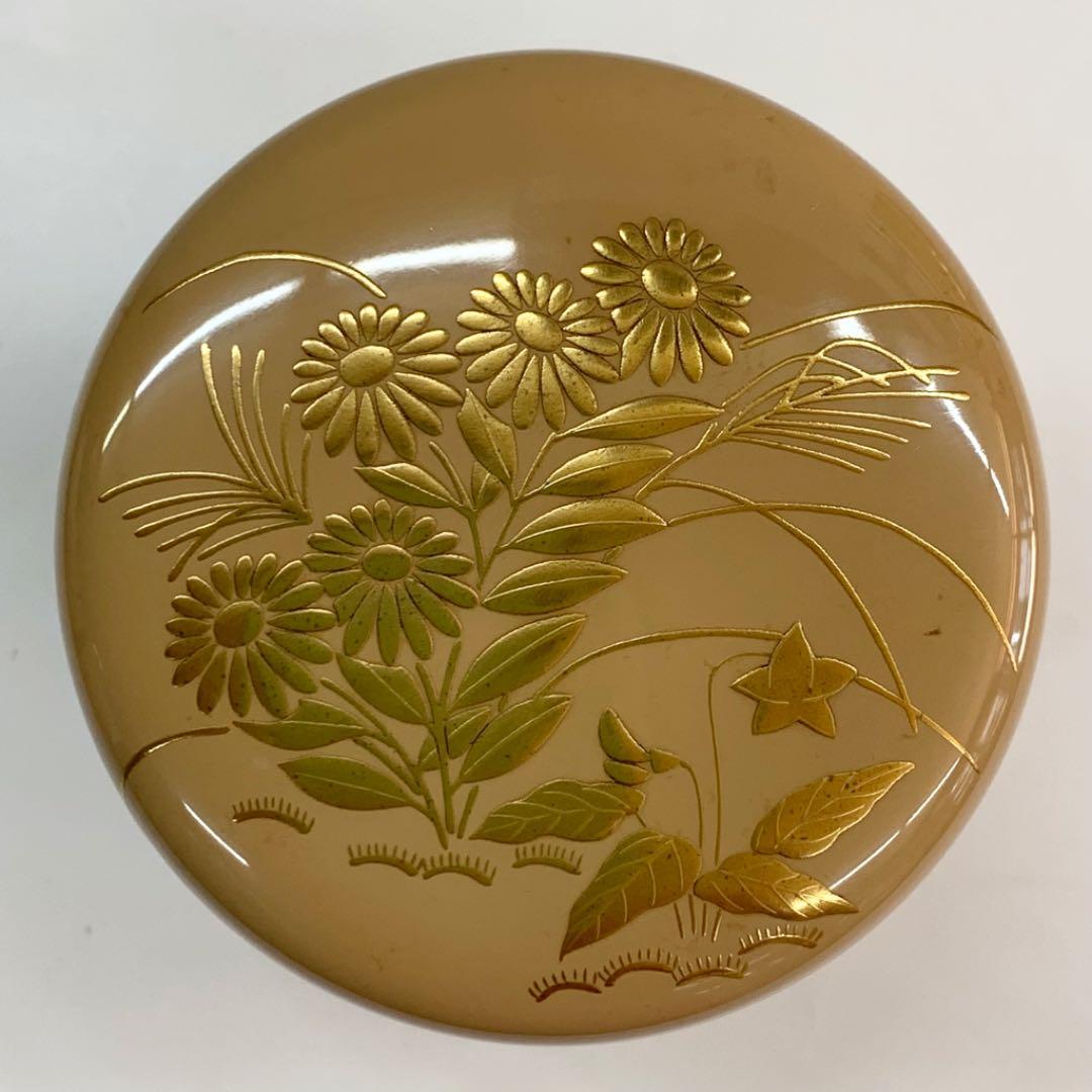 【棗　春秋草花　白漆塗】　新井司峰　共箱