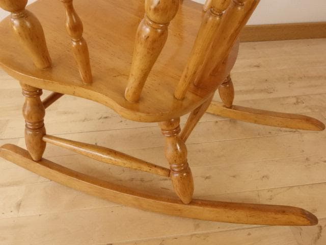 木製　ロッキングチェアー　白木色　再塗装済　ＵＳＥＤ