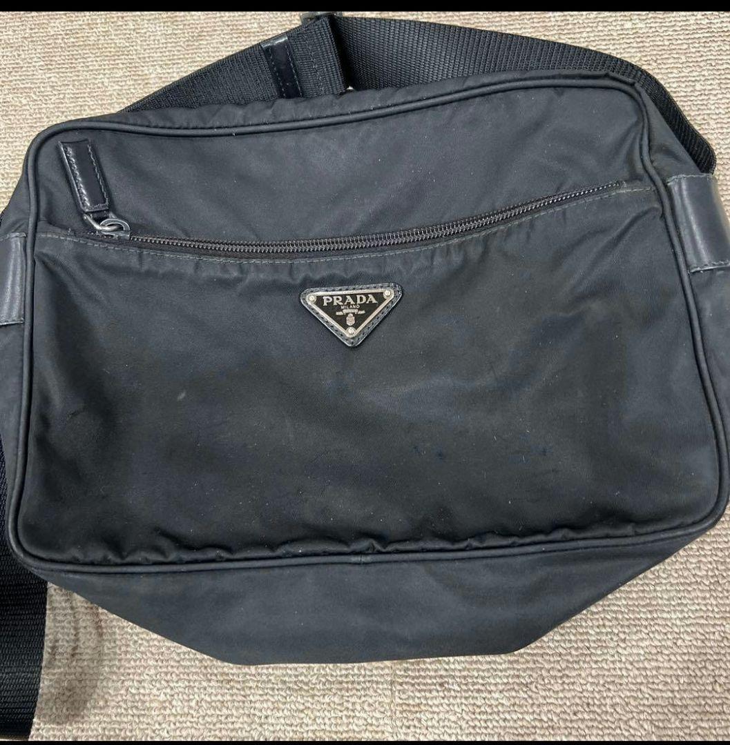 PRADAショルダーバック