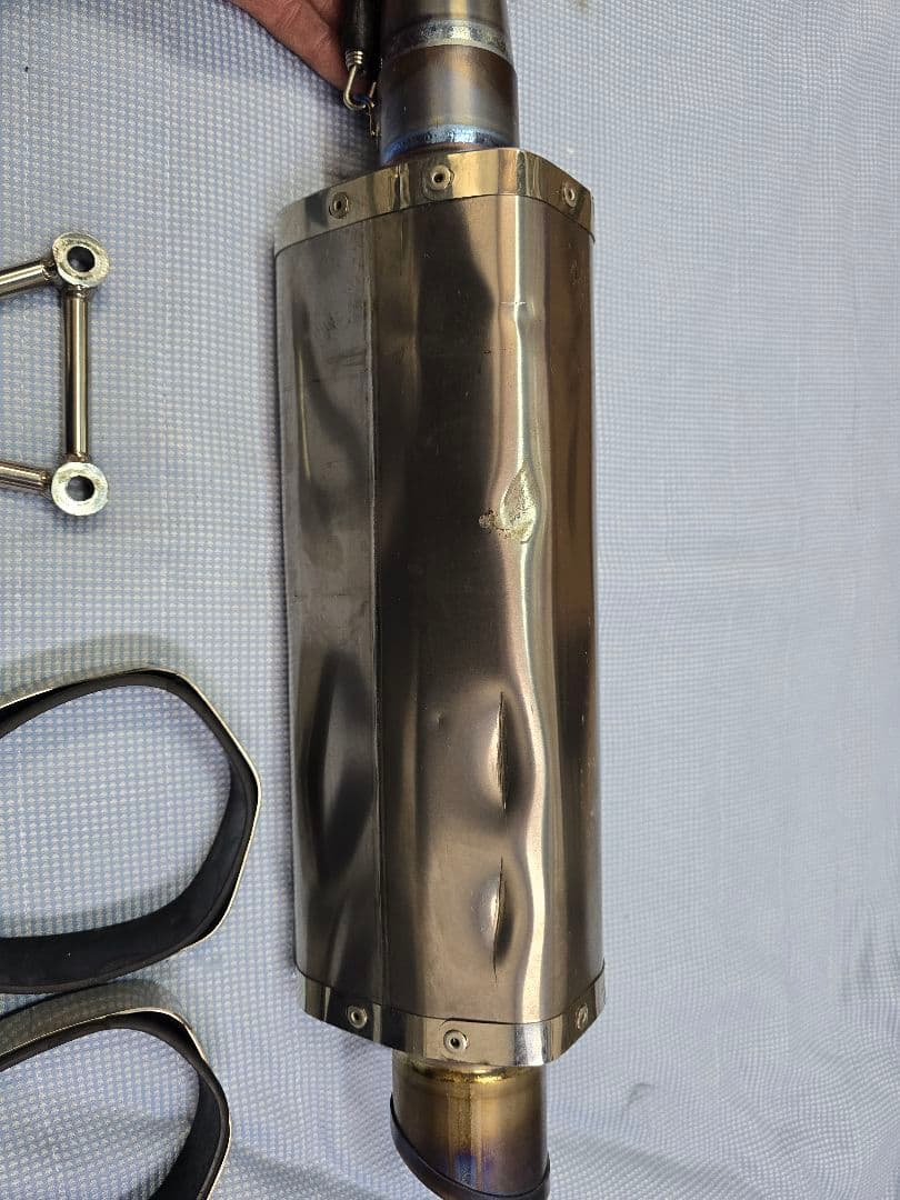 シグナスX　ホットラップチャンピオンマフラー　割れあり