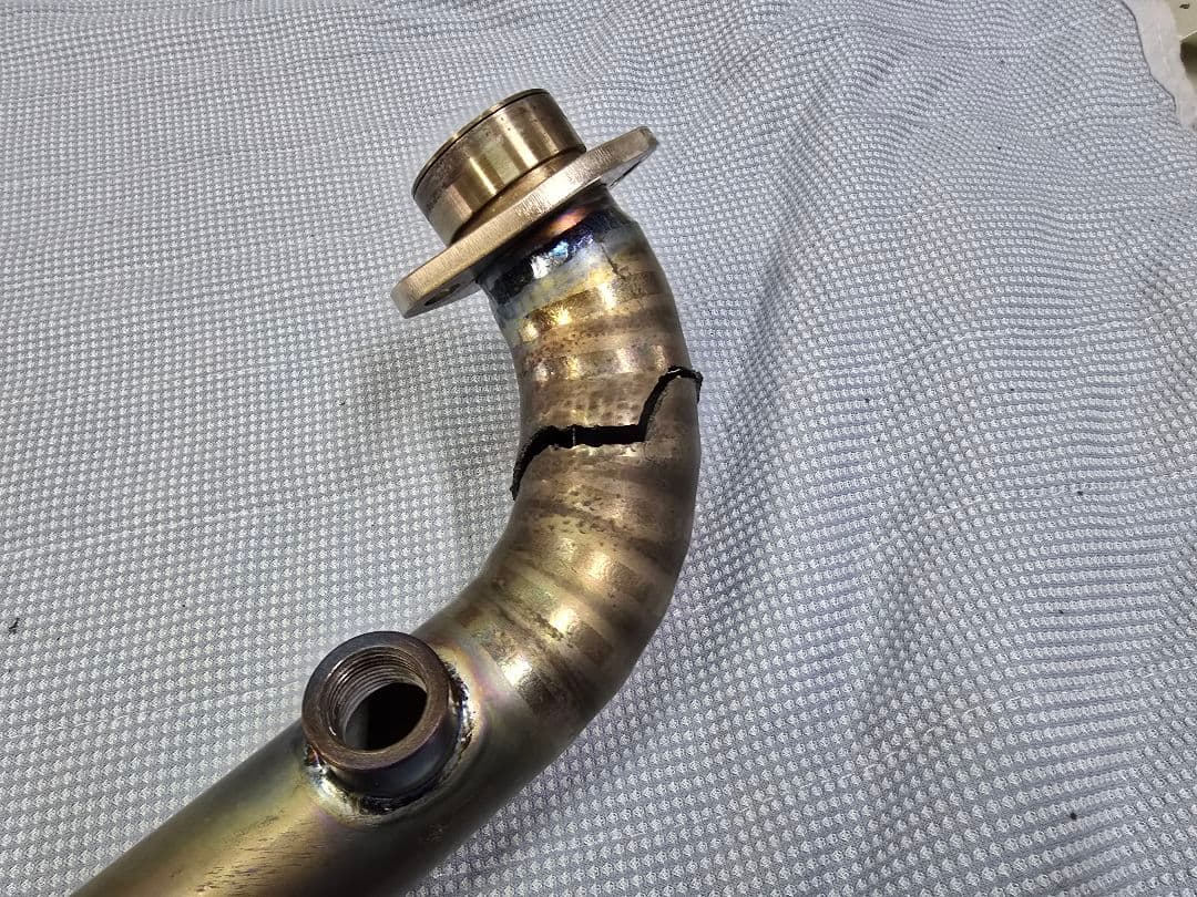 シグナスX　ホットラップチャンピオンマフラー　割れあり