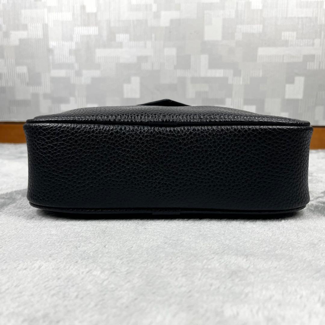 Vivienne Westwood ショルダーバッグ 斜め掛け◎ ブラック 黒