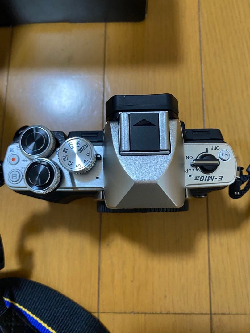 美品　OLYMPUS OM-D E-M10 MarkⅡ シルバー