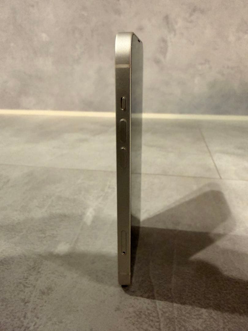 Apple iPhone 13 ホワイト 本体　128GB 美品