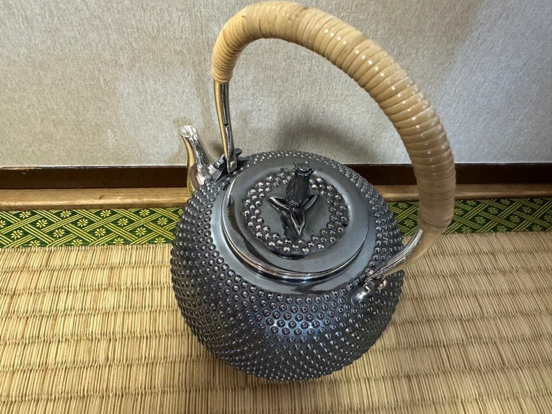 純銀製 玉霰打出 花蕾摘 あられ 湯沸 銀瓶 工芸品 美術品 煎茶道具