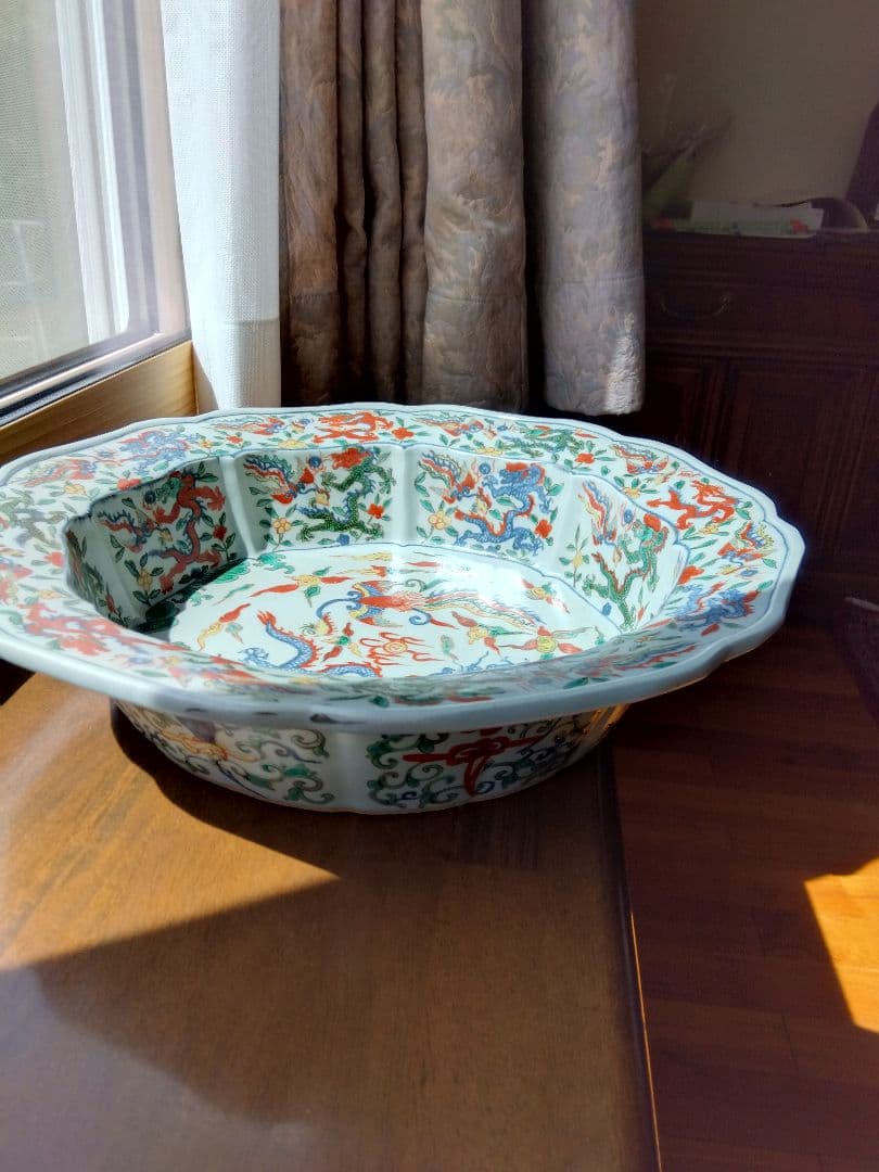 中国陶磁器。５彩。洗面器。