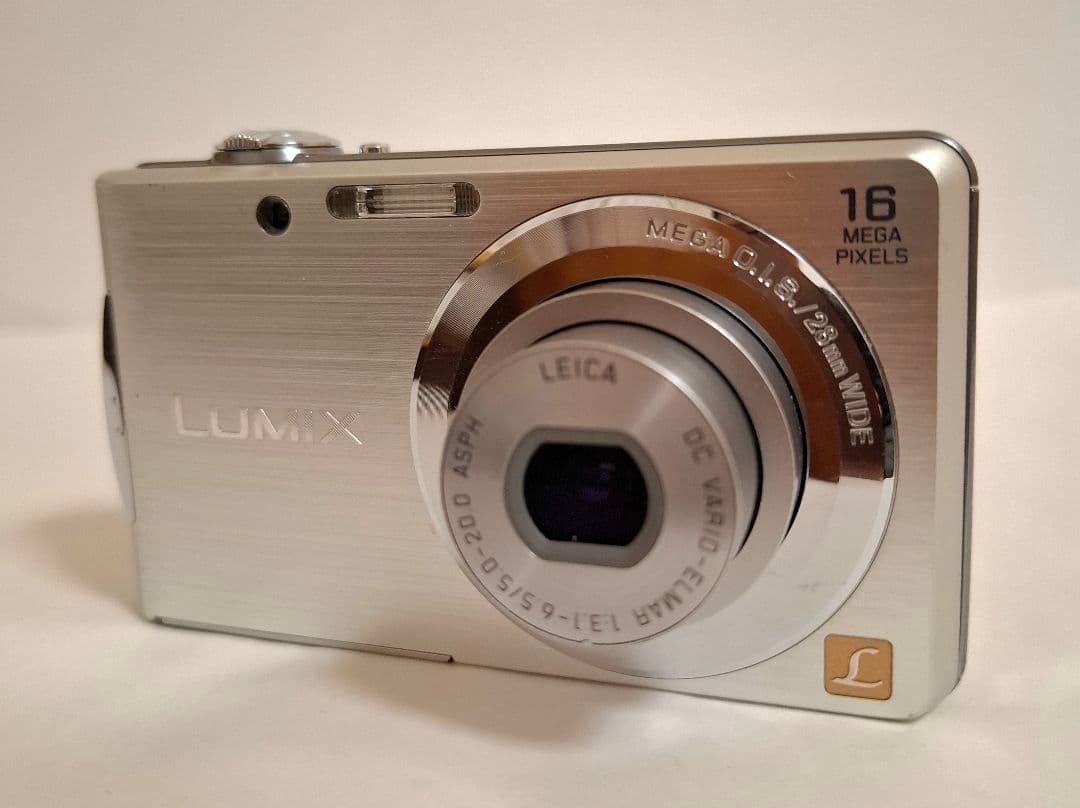 [美品]パナソニック Panasonic Lumix DMC-FH5 コンデジ