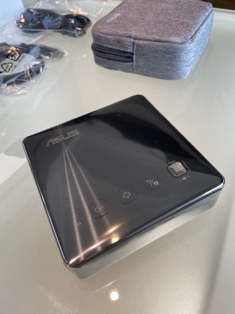 ASUS プロジェクター S2 LED Projector