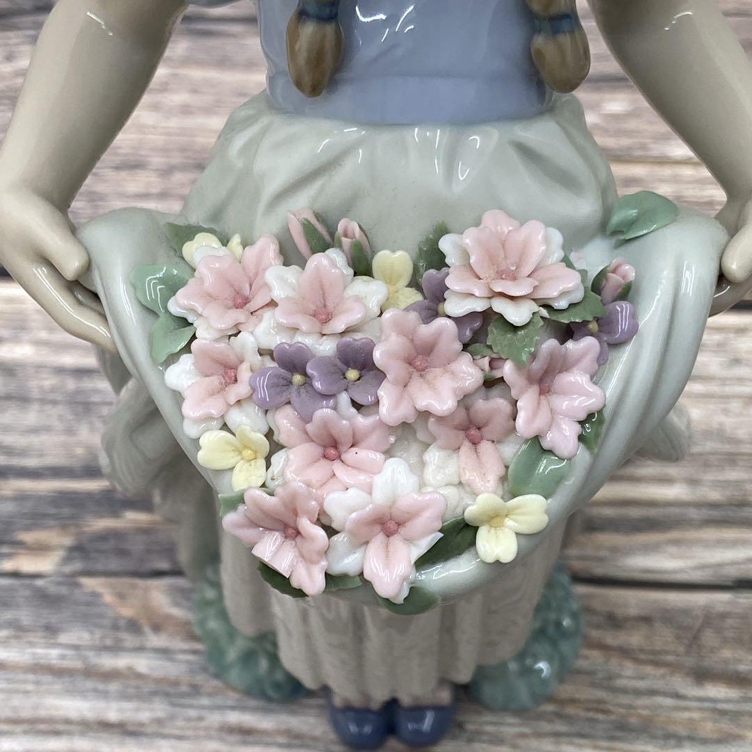 LLADRO リヤドロ　たくさん摘めたよ！　6756 フィギュリン