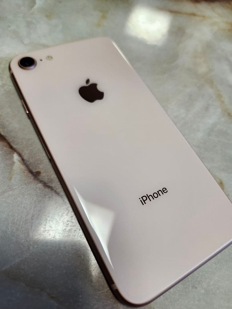 iPhone 8 64GB ゴールド 本体 クリアケース付き