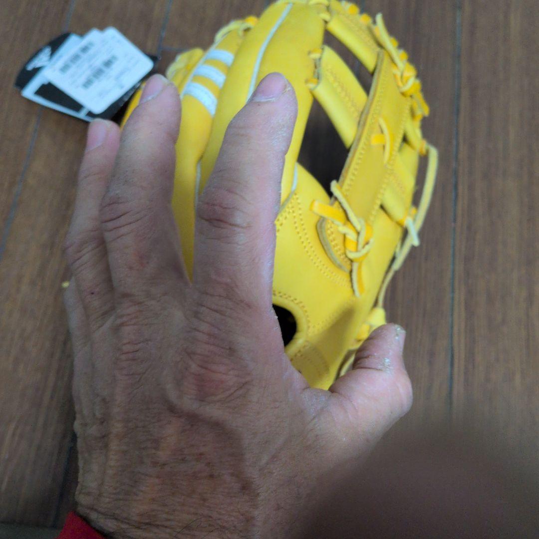 adidas 軟式グローブ イエロー