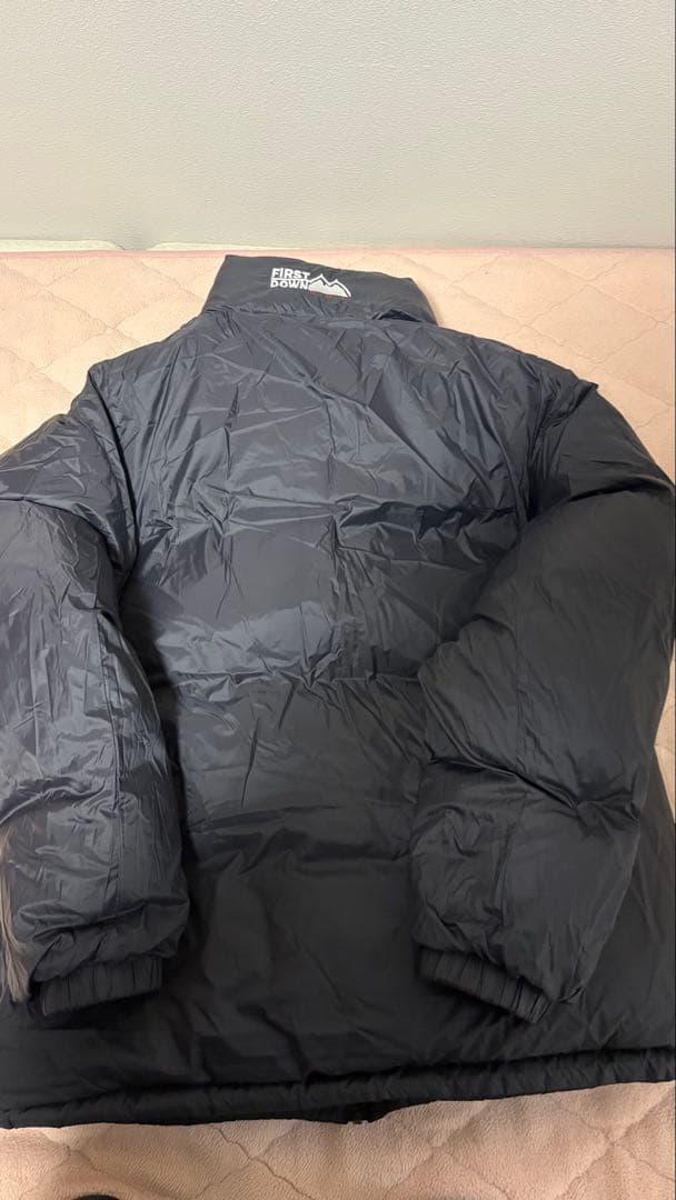［おかき］FIRST DOWN ブラック ダウンジャケット