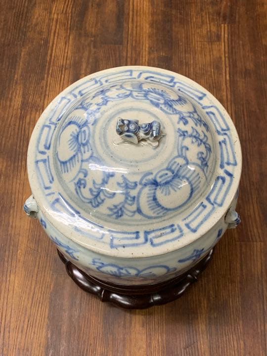 シノワズリ　十九世紀　中国清朝　中期 草花紋 染付 耳付 蓋付き　水指