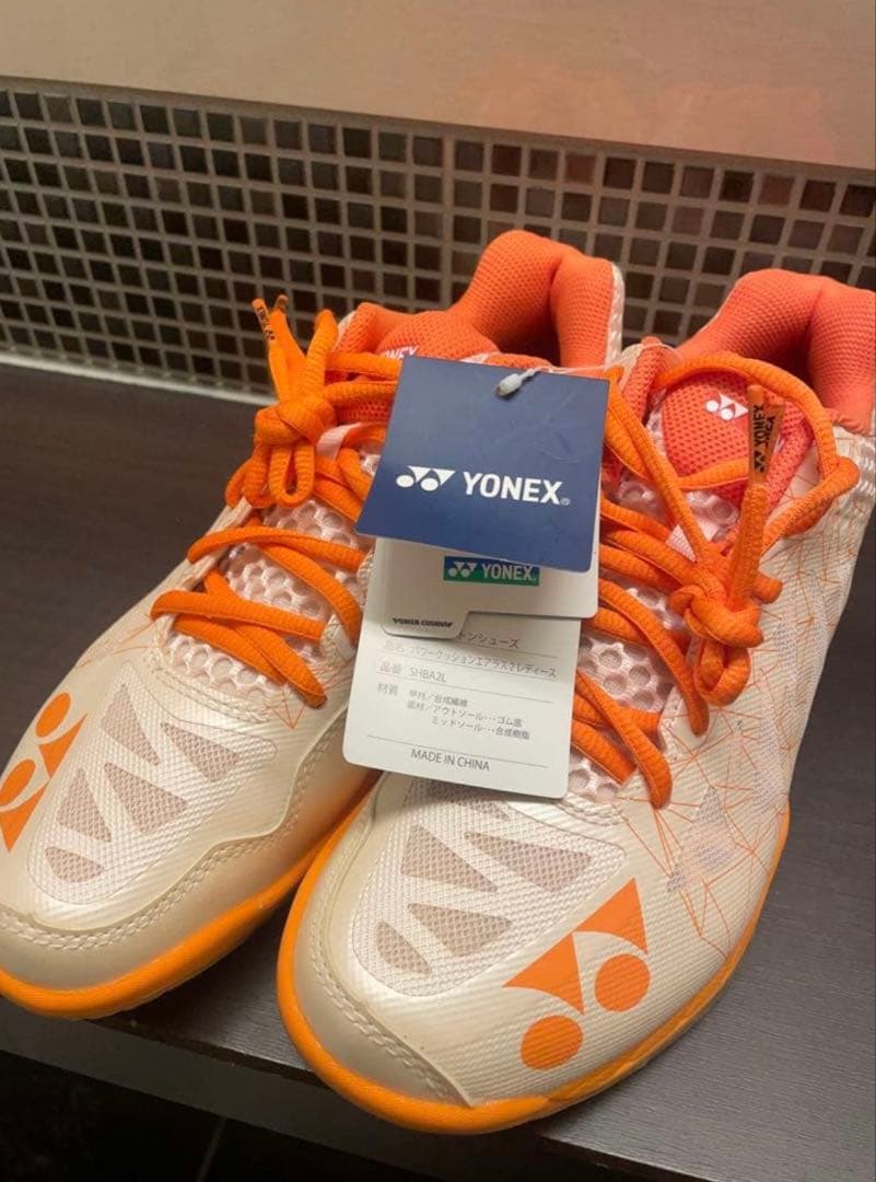 YONEX　ヨネックス　バドミントン　シューズ　オレンジ　新品　アエラス