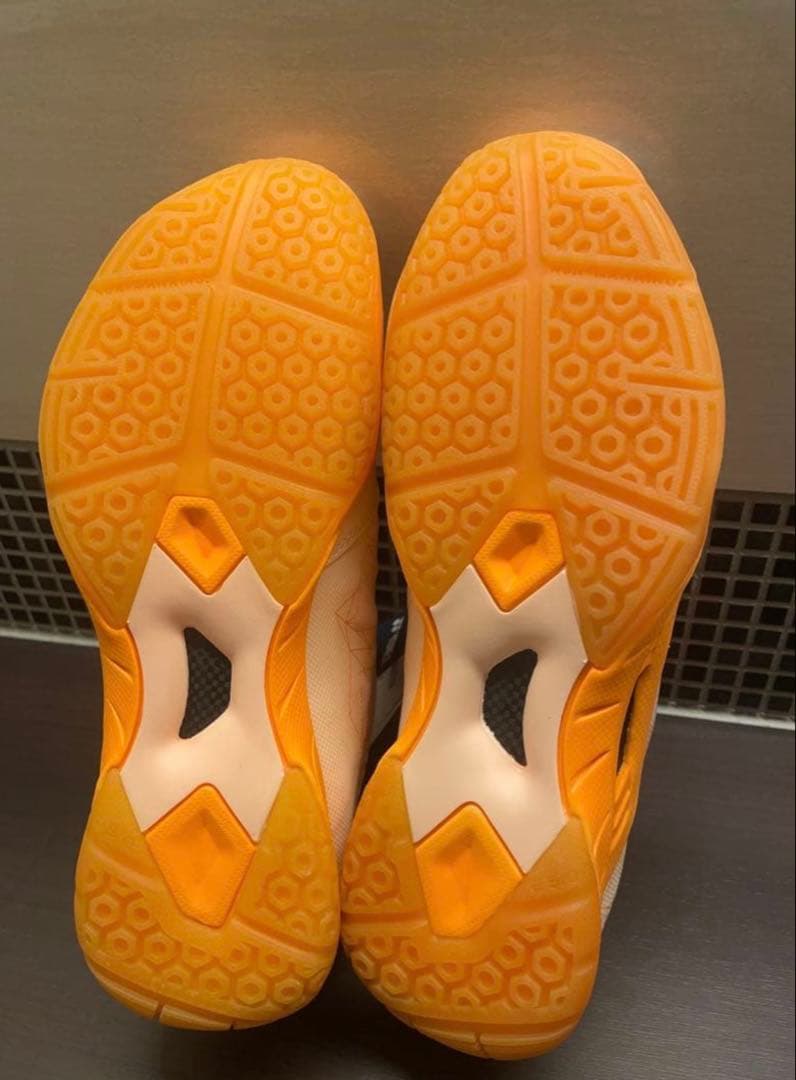 YONEX　ヨネックス　バドミントン　シューズ　オレンジ　新品　アエラス