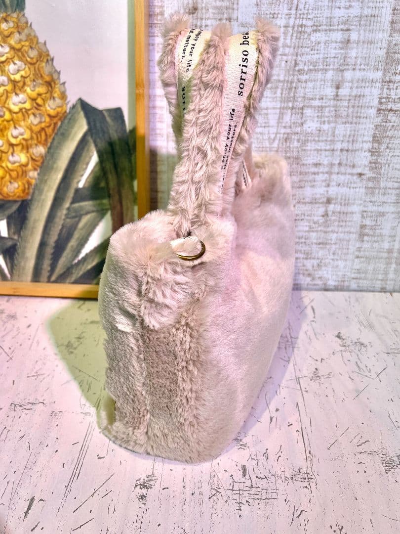 ロラライハリス♡ベージュファー生地♡刺繍のバッグ♡