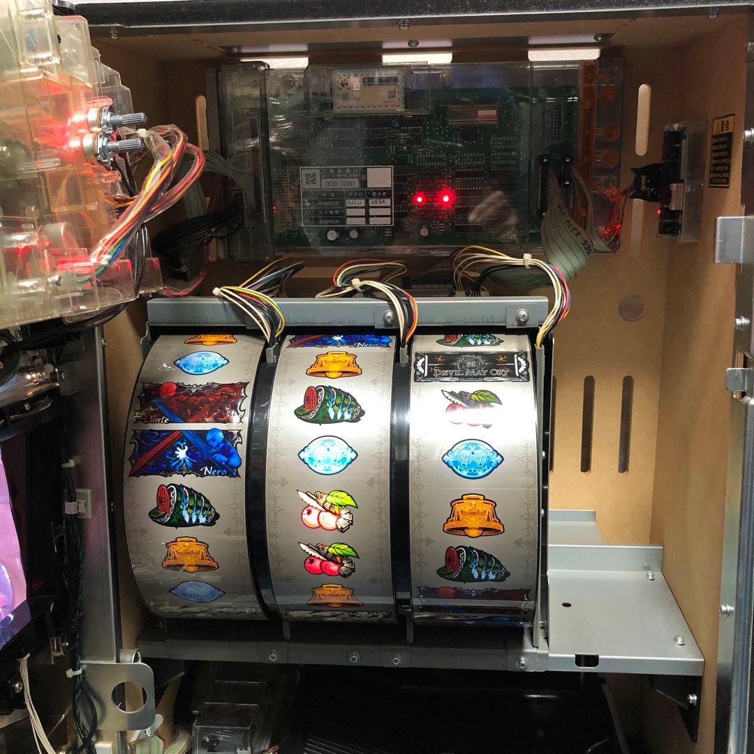 ⚠︎説明文必読⚠︎ パチスロ デビルメイクライ クロス　実機+付属品(送料込)