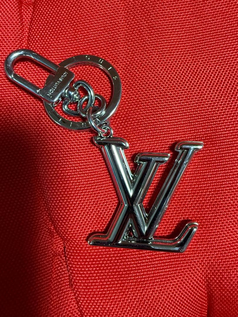 Louis Vuitton LVロゴキーホルダー