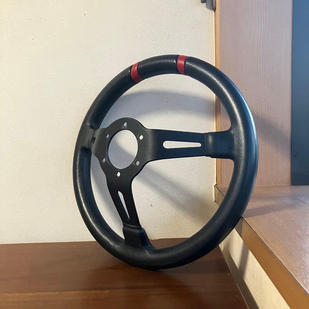 momo ステアリング 33パイ　330mm ディープコーン