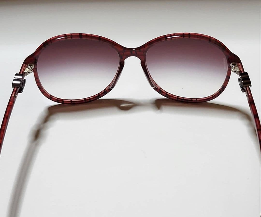 ◆CHANEL　シャネル◆ロゴ付き　サングラス　ケース付き