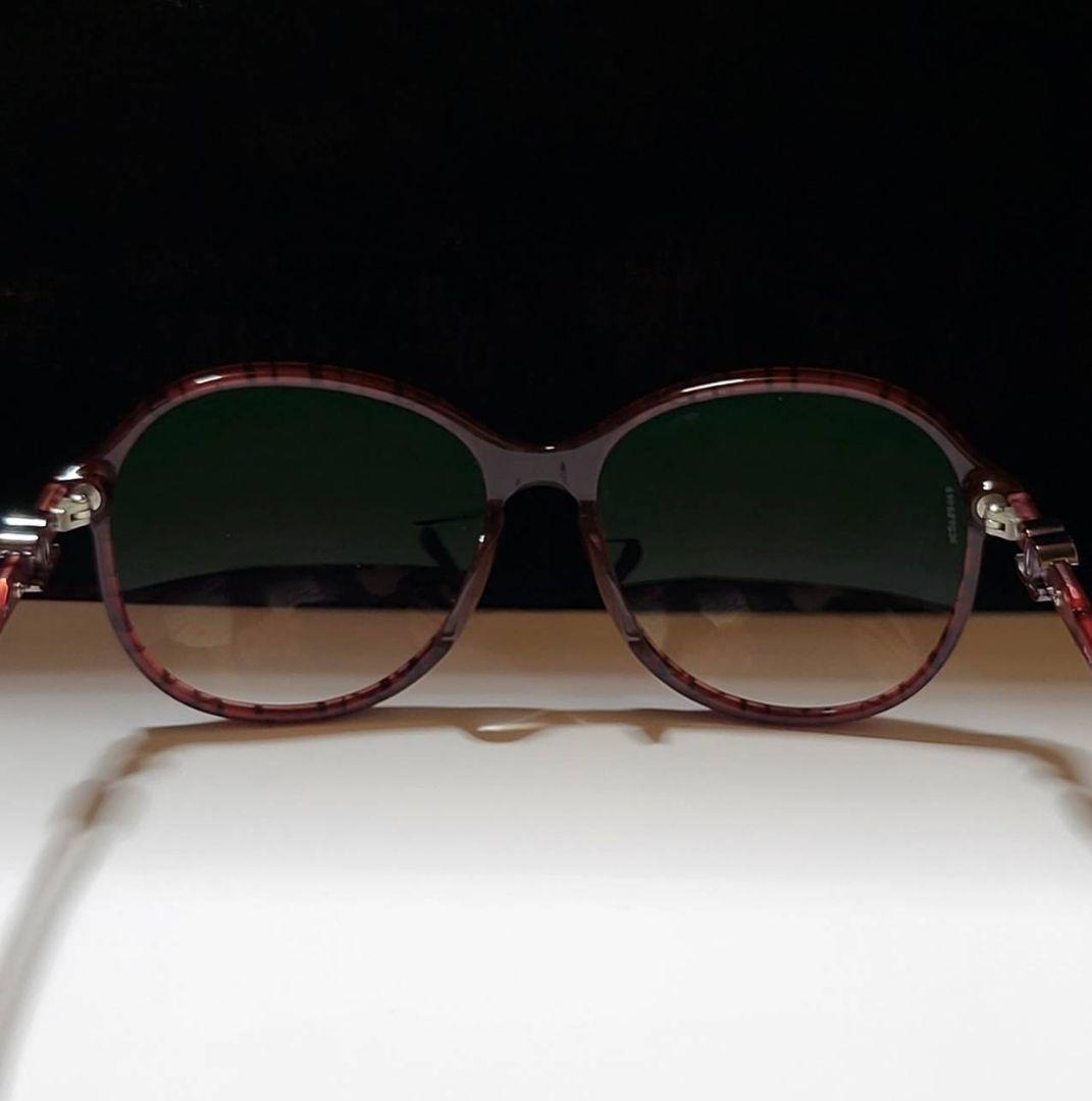 ◆CHANEL　シャネル◆ロゴ付き　サングラス　ケース付き