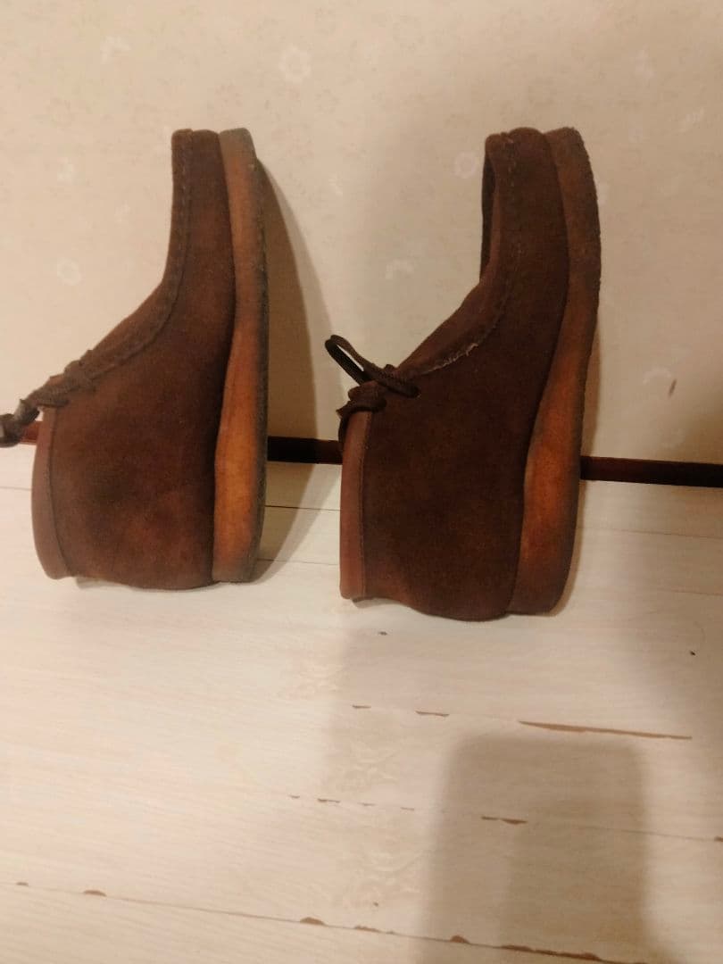 にいなクラークスワラビーブーツ24.5センチブラウン スウェード