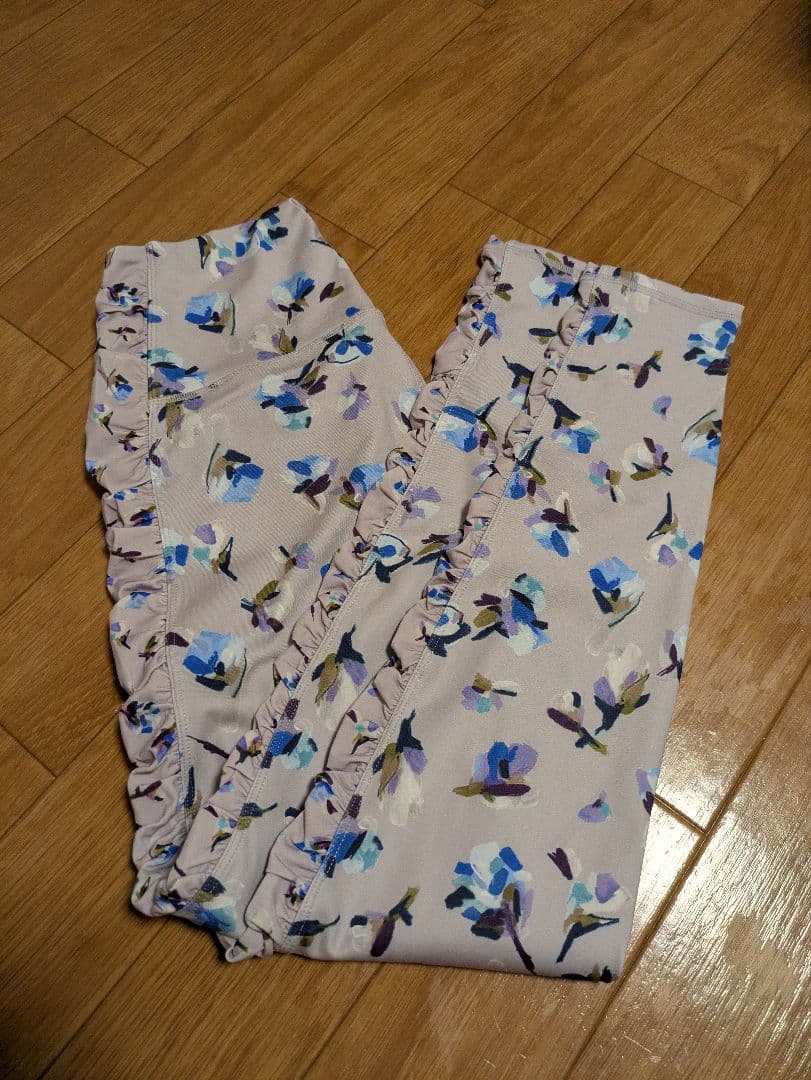 【新品未使用】MサイズSUKALAローズプリントブラトップレギンスセット