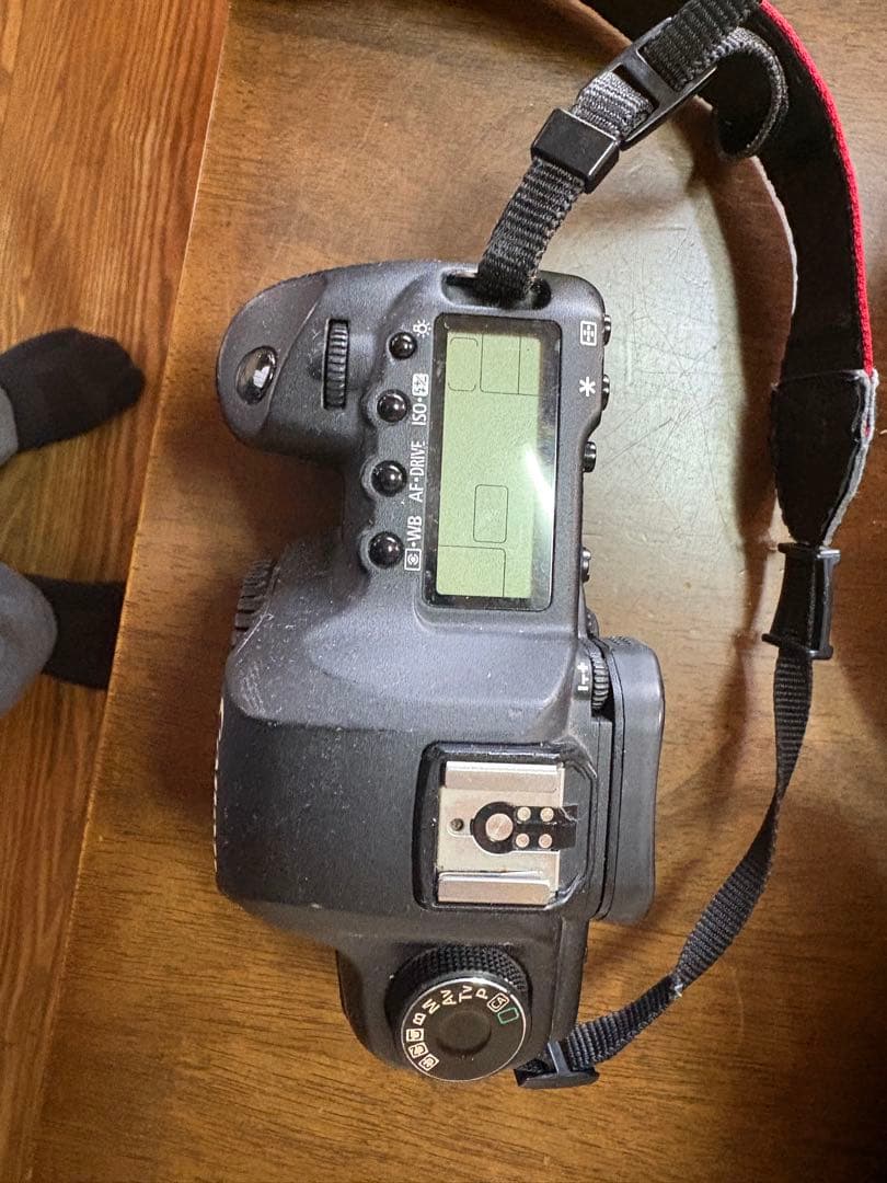 Canon EOS 5D Mark II 本体と付属品　バッテリー　充電器