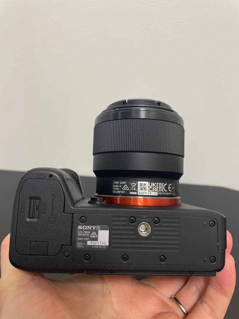 デジタルカメラ Sony A7R iii + FE 1.8 50mm Lens