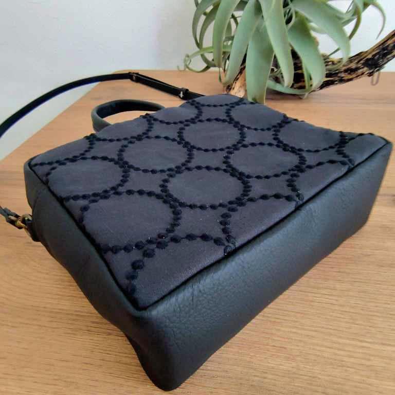 ミナペルホネン/2025tambourineタンバリンチャコール/スクエアー本革