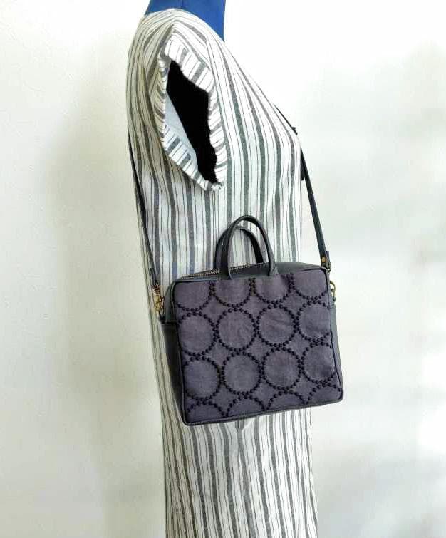 ミナペルホネン/2025tambourineタンバリンチャコール/スクエアー本革