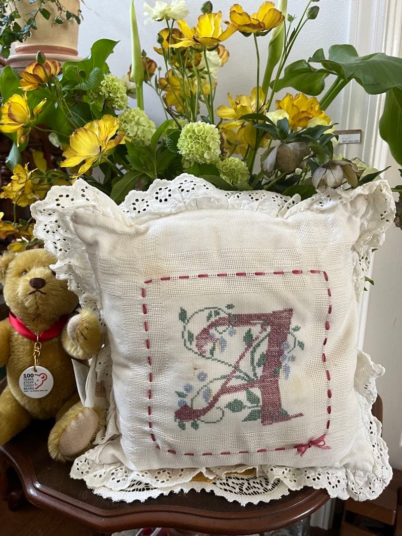 イギリスヴィンテージ　クッション