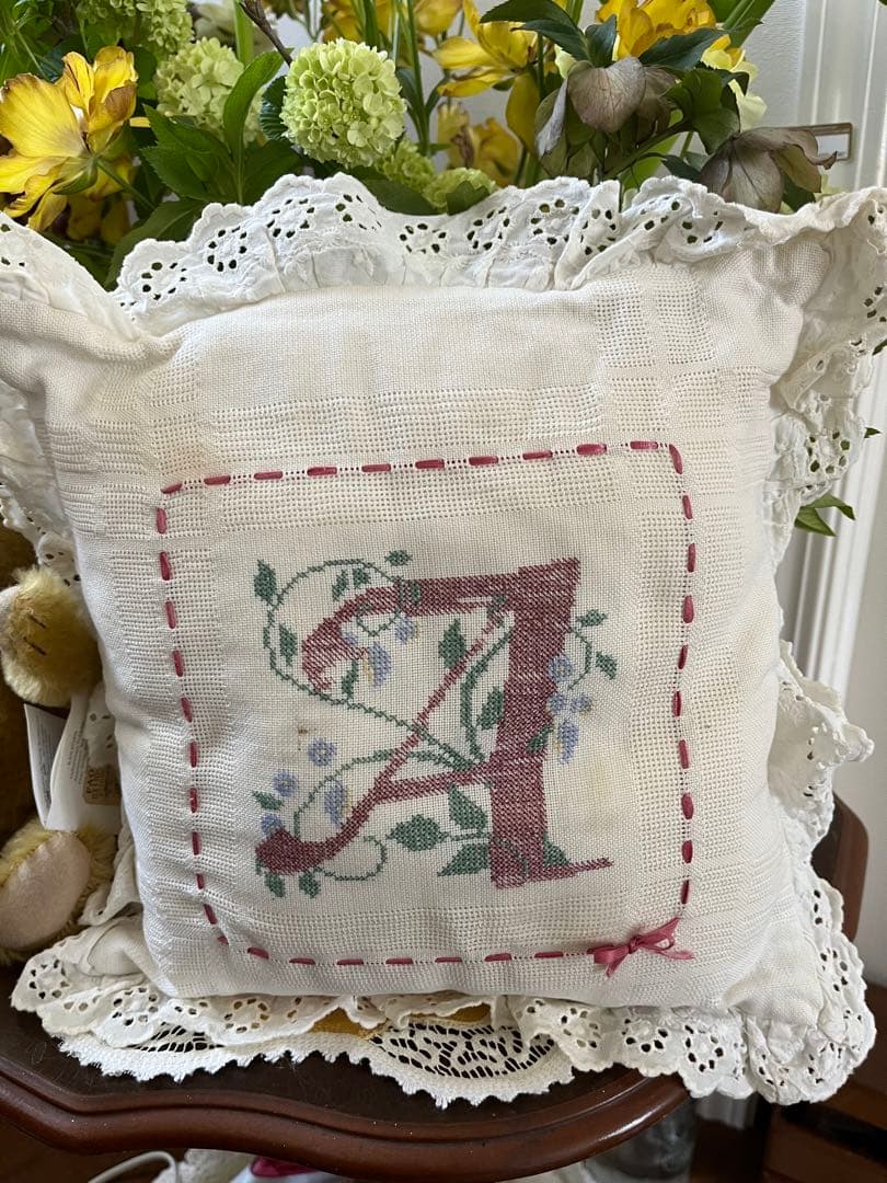 イギリスヴィンテージ　クッション