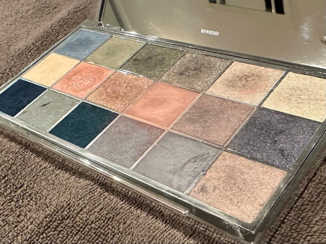 BYREDO ミネラルスケープ アイシャドウパレット