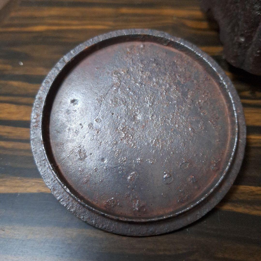 302 小泉仁左衛門 伝統的な黒色鉄製鉄瓶